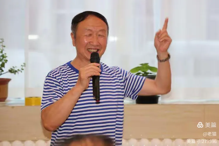 李爱国代表全体发小讲话